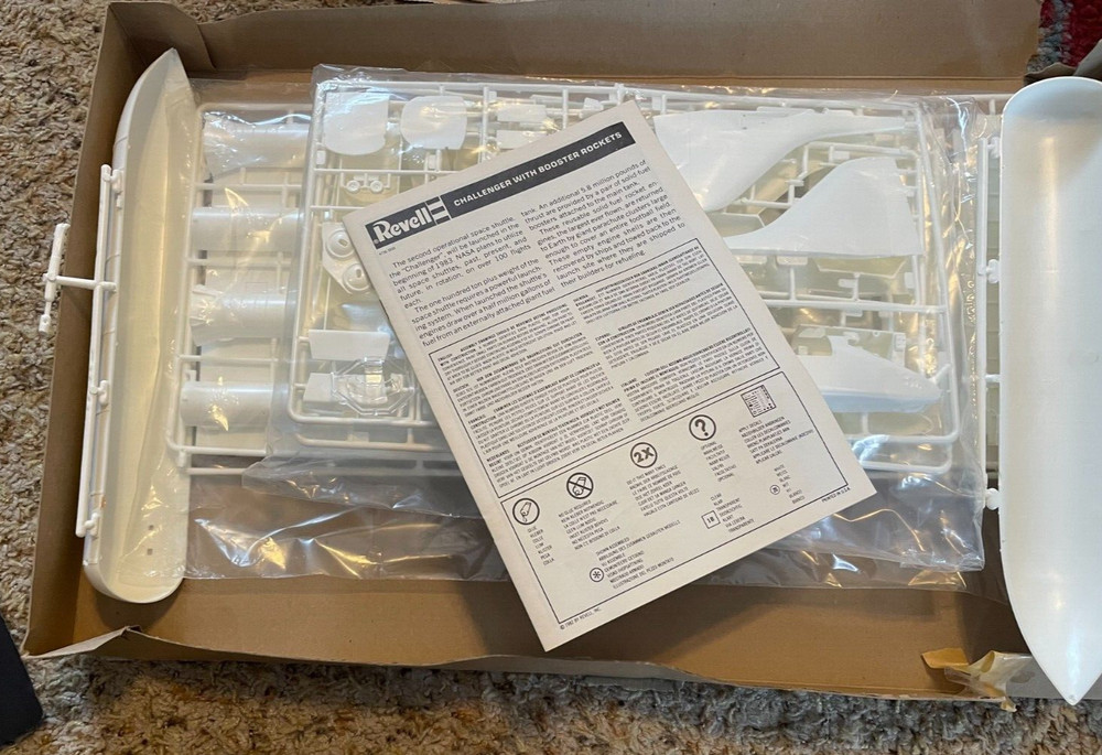 Revell 1:144 Scale SPACE SHUTTLE CHALLENGER w/BOOSTERS/CARGO/& MORE Open BOX