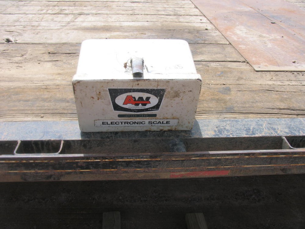 A&W Electronic Scale Feed Mixer
