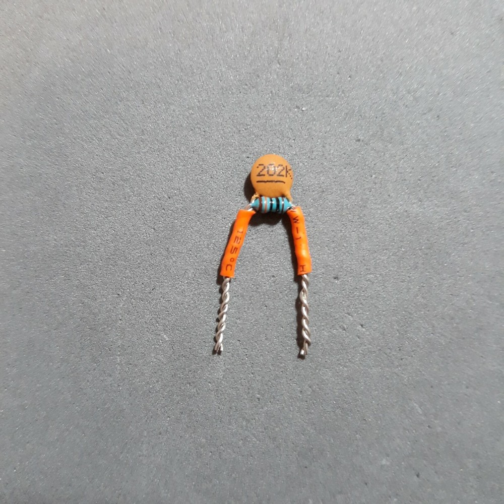 TREBLE BLEED KING MICRO   .002uF cap, 100K-ohm resistor in parallel "SD" Specs