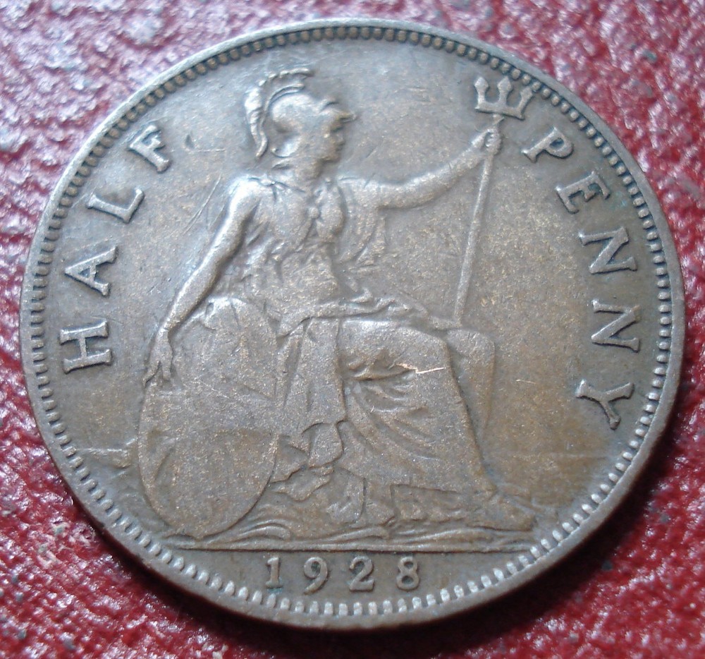 1928 BRITISH HALF PENNY IN VG CONDITION