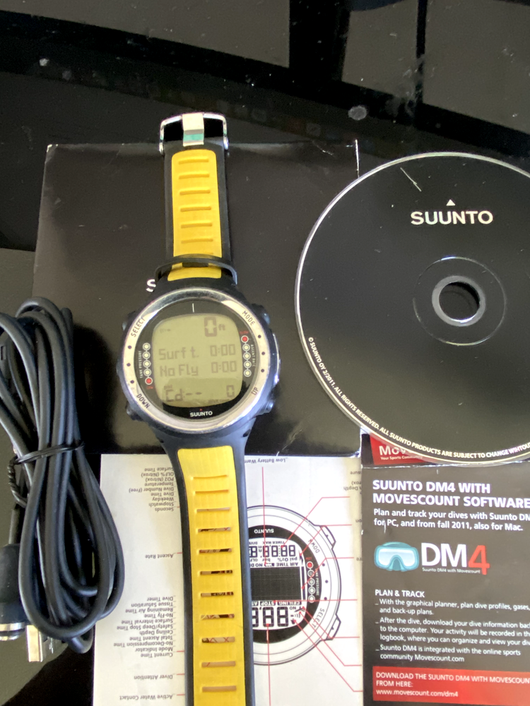 SUUNTO D4i Dive Computer, Includes PC connection cable & CD