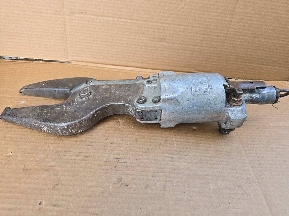 Chicago Pneumatic CP-351 Compression Riveter Squeezer Rivet Air Tool