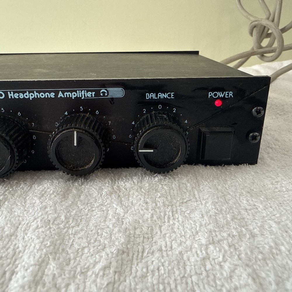 Edcor HA-400 Headphone Amplifier 4 Outputs Tested