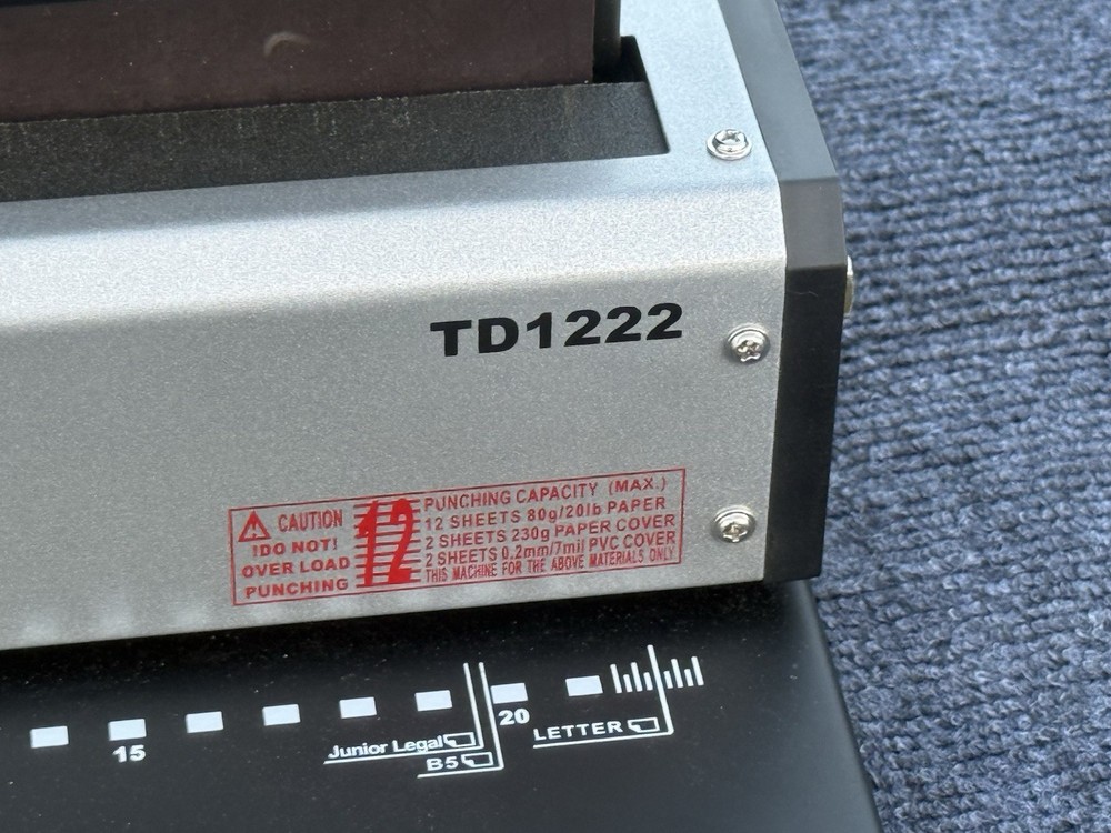 Rayson TD-1222 Wire Binding Machine - 2:1 Pitch, Rectangular Holes, 220 Sheet