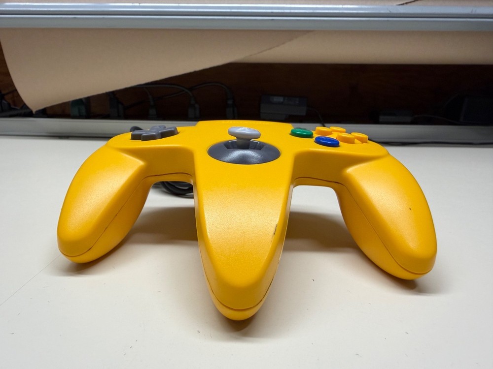 AUTHENTIC NINTENDO N64 WIRED CONTROLLER YELLOW WORKING NICE GOOD STICK