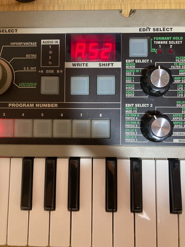 Korg MicroKorg Synthesizer Vocoder Analog Modeling 37-Key Keyboard