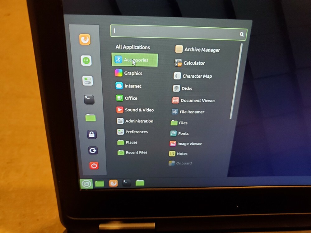 Linux Mint 20.2 Cinnamon x64 Bootable on 4G USB Stick!
