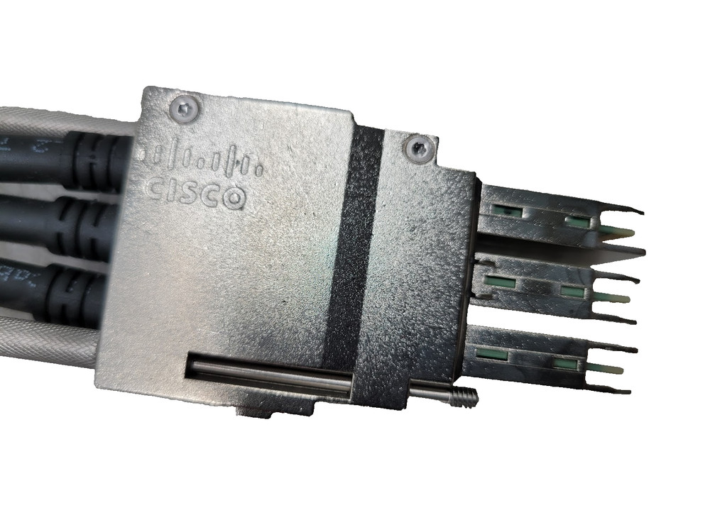 25X Cisco STACK-T1-50CM V01 StackWise-480 50cm stacking cable for 3850 series