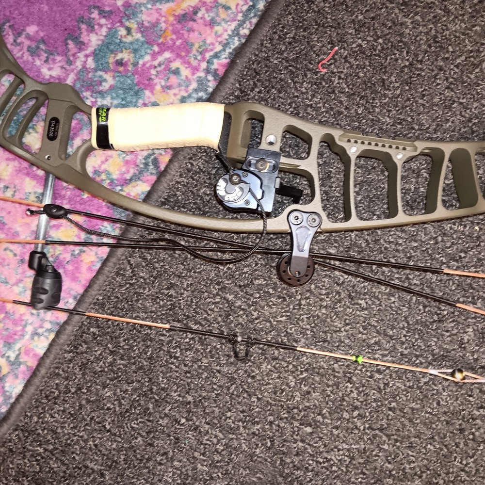 Hoyt Z1s Left Hand