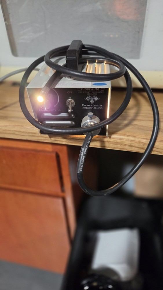 Dolan Jenner Model 170 D Fiber optic Light source