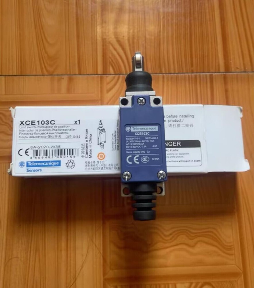 1PC New Schneider XCE103C Limit Switch Brand Ship