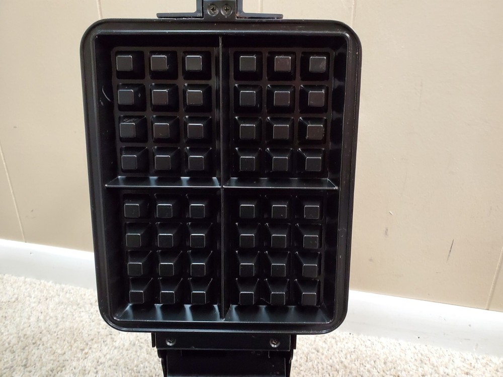 VillaWare Compact Pro Belgian Flip Waffler Waffle Maker Rotating 31201