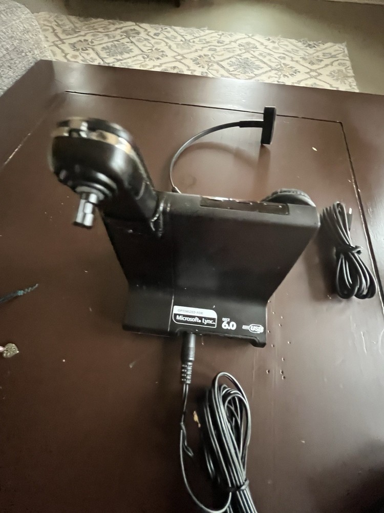 Plantronics W02 Headset w/ Charging Base & AC Adapter