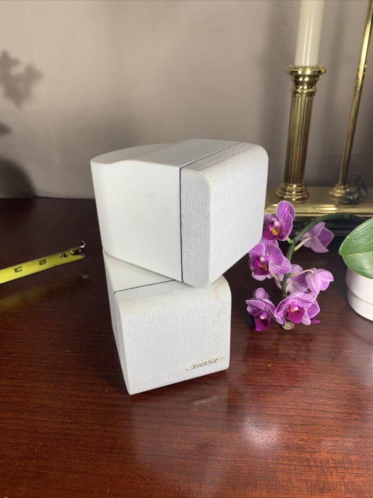 One Bose Lifestyle Acoustimass Double Cube Speaker