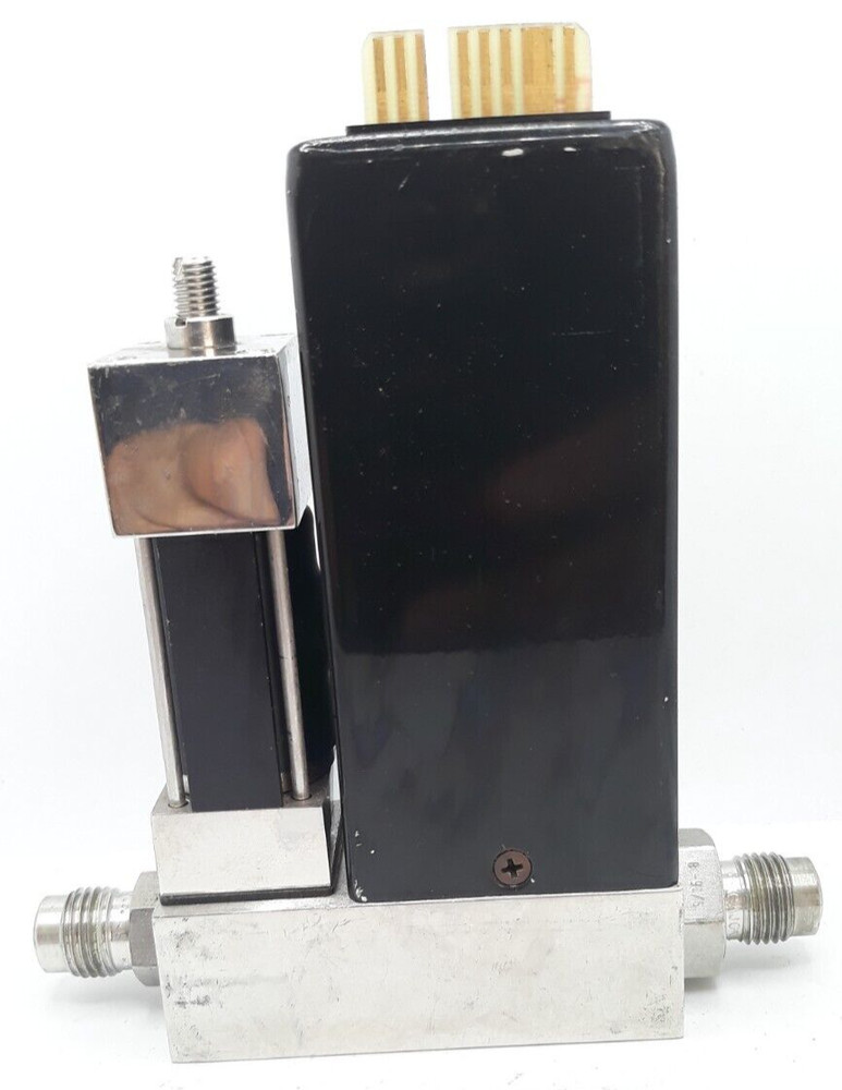 Unit UFC-1000 Mass Flow Controller Range 10 SLM Gas N2