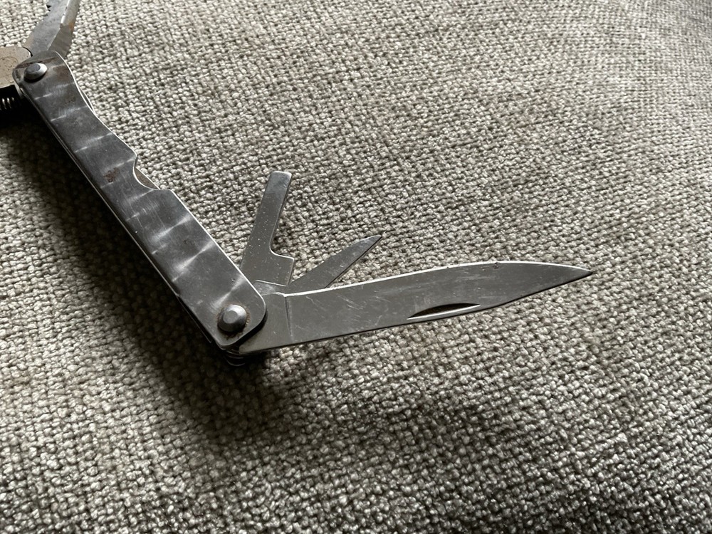 Multi-tool Unbranded Vtg See Pics With Black Leather Case