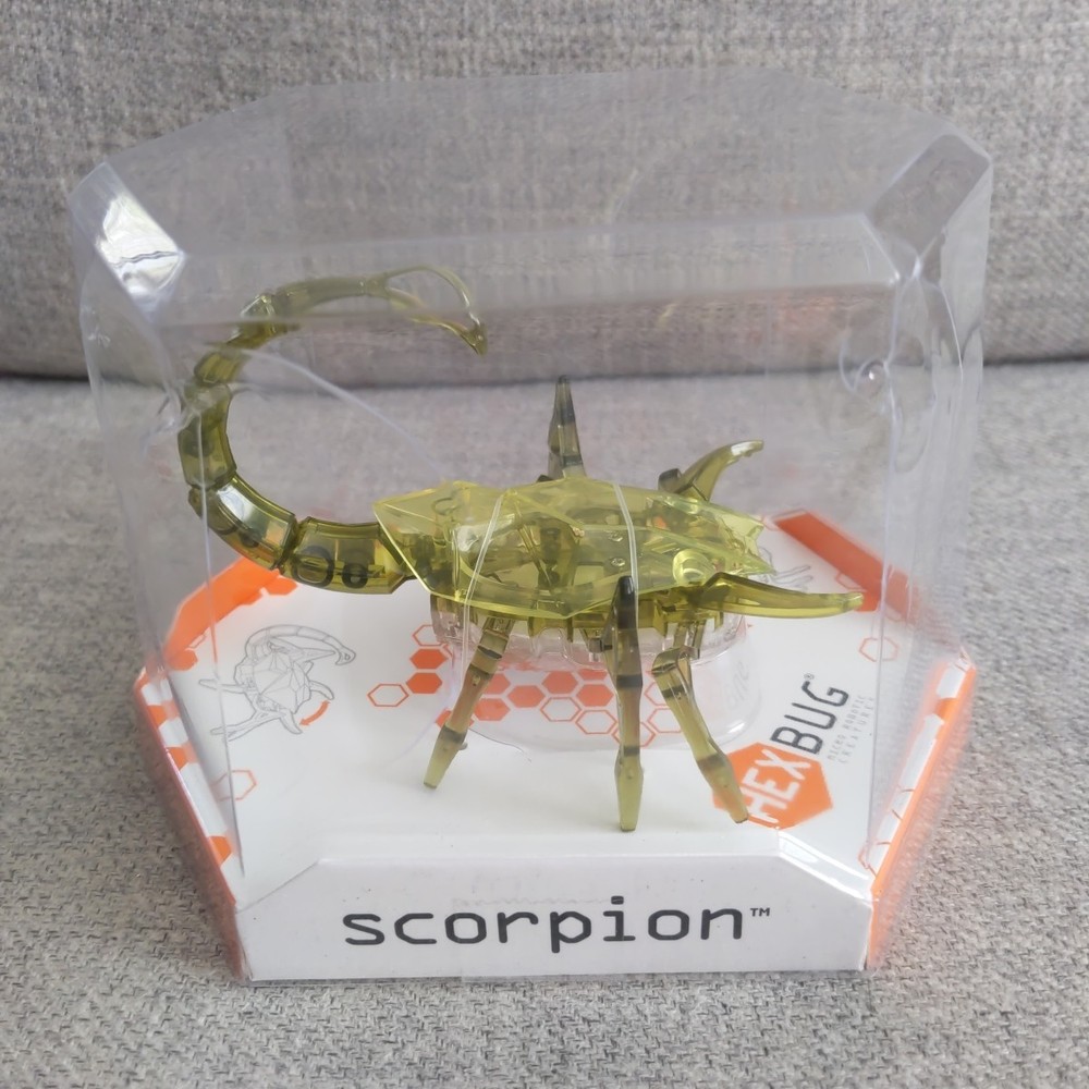 New (Package Damage) Hexbug Scorpion Micro Robotic Creature Yellow Green