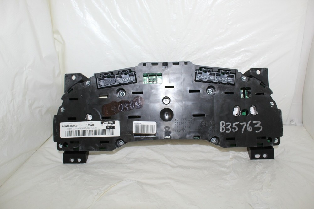 Speedometer Instrument Cluster Dash Panel Gauges 2011 2012 Caliber 31,085 Miles