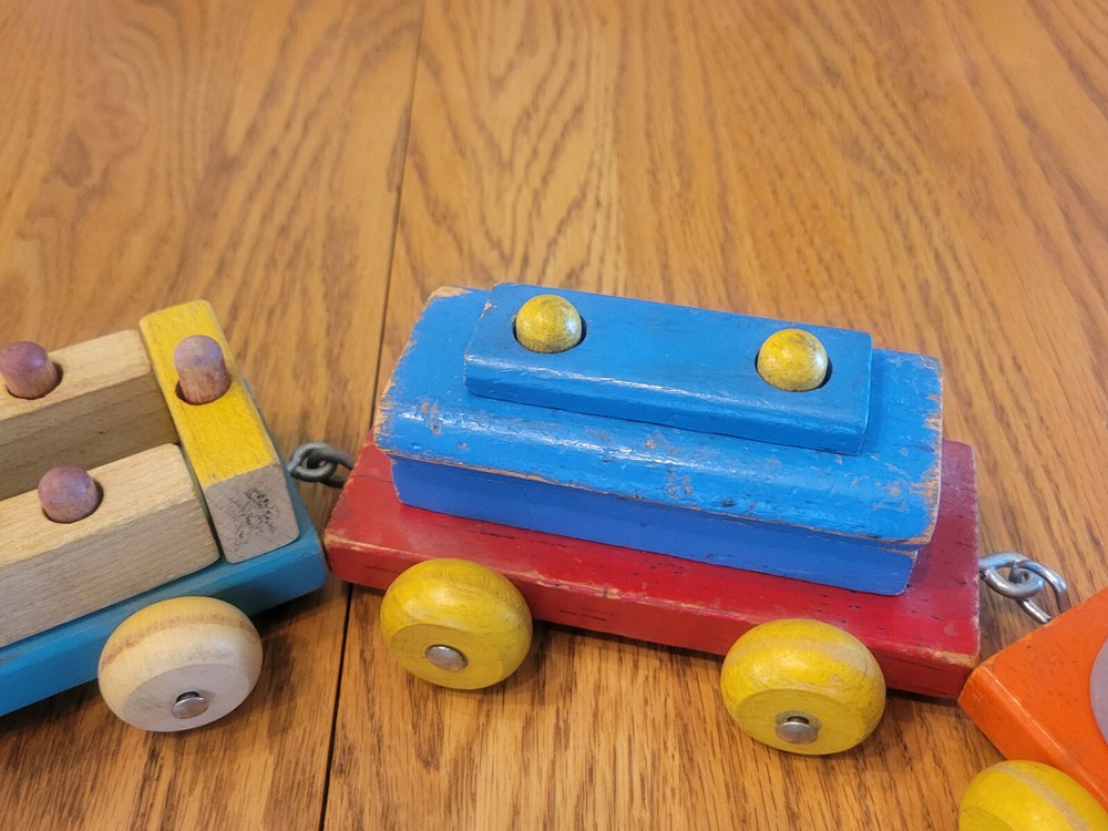 VINTAGE PLAYSKOOL WOODEN TRAIN PULL TOY