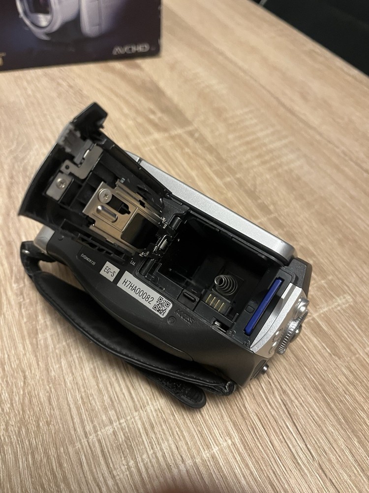 Panasonic HDC-SD5 HD Handheld Digital Camcorder - Silver
