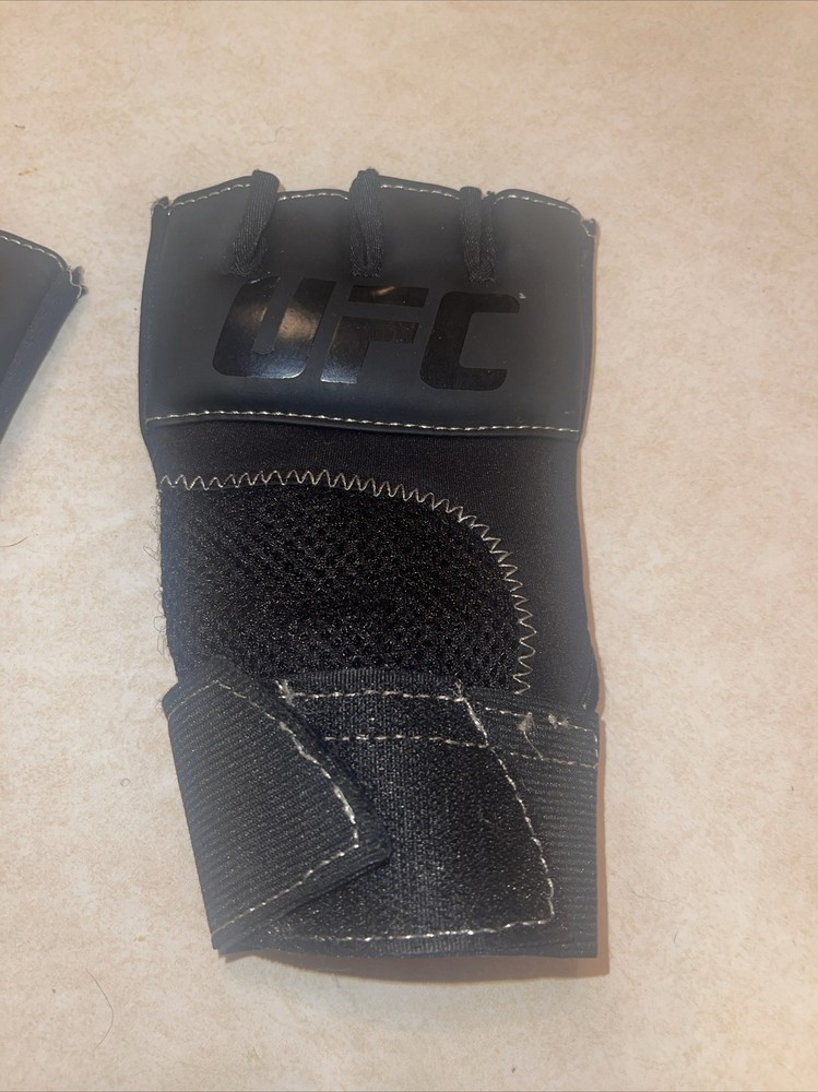 UFC Fingerless Gloves …:size Small