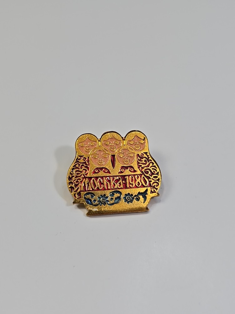 Moscow Mockba Russian 1980 Lapel Pin