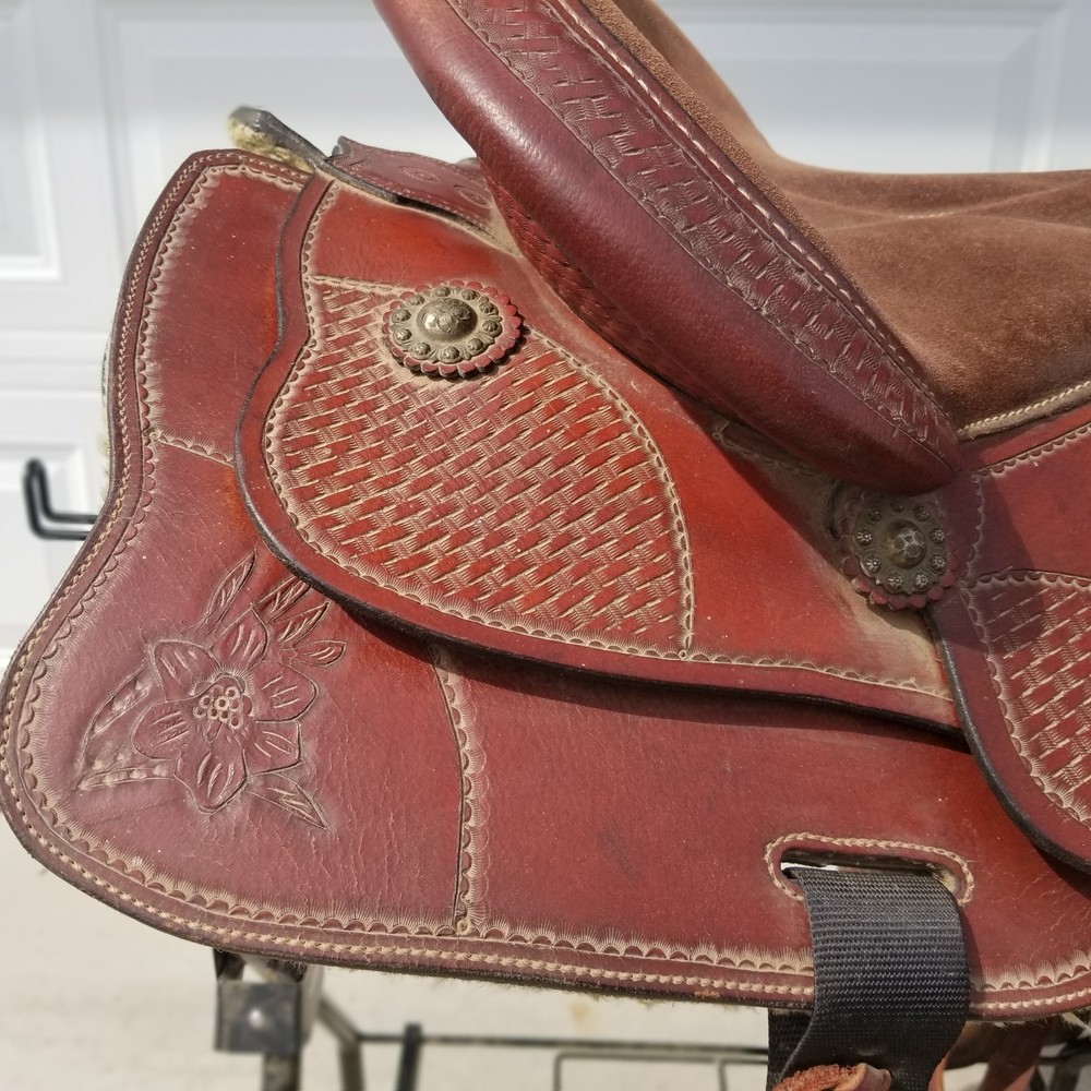 Western Saddle 17 inch tree, beautiful tooling