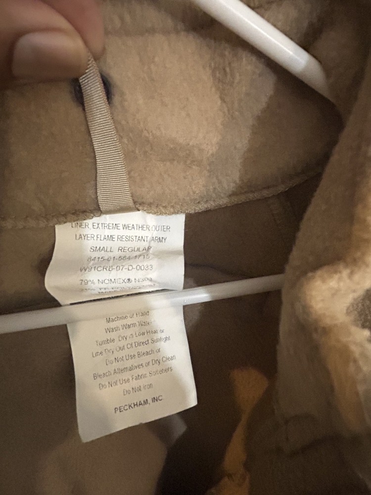 LINER, EXTREME WEATHER OUTER LAYER, FLAME RESISTANT, ARMY SIZE: SMALL REGULAR