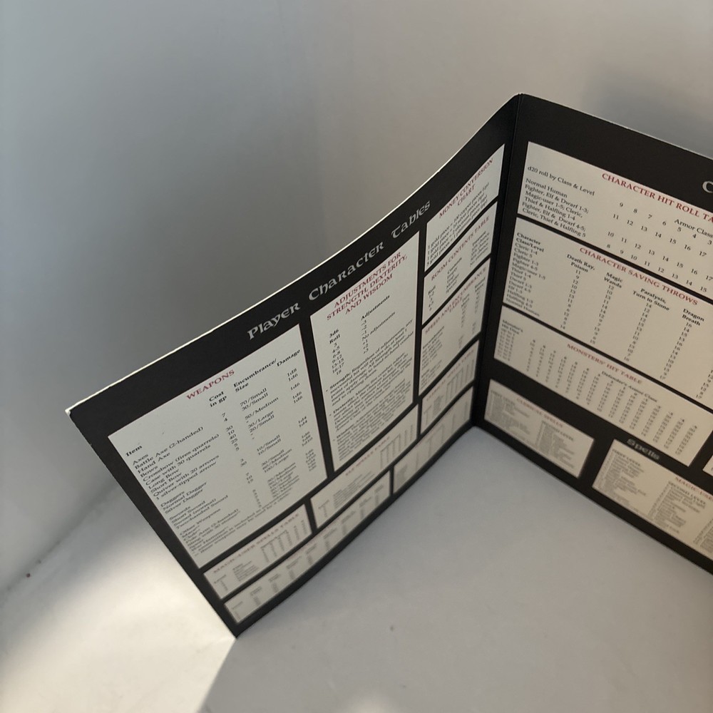 Dungeon Master's Screen - The Classic Dungeons and Dragons Game