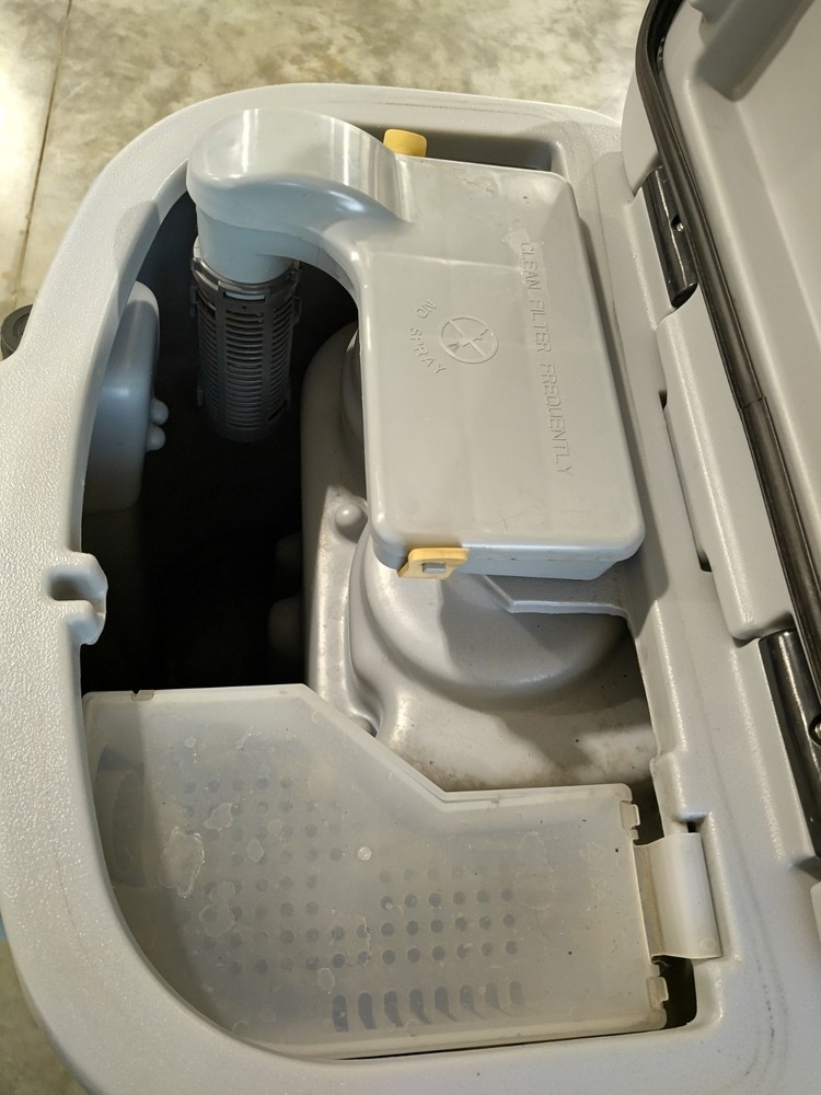 2021 NILFISK ADVANCE ES4000 CARPET EXTRACTOR ONLY 3 HOURS