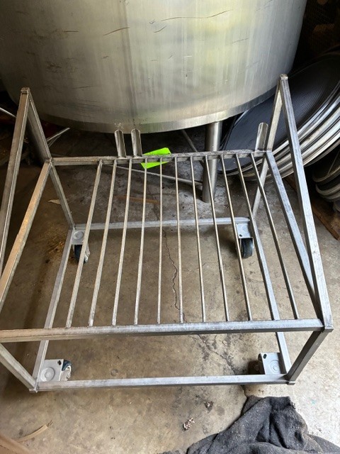 SCREEN RACK WILL HOLD 30" AND 48" SCREENS