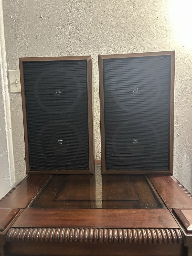 Vintage 1970 Pair Wide Range speakers  system ￼model 0648