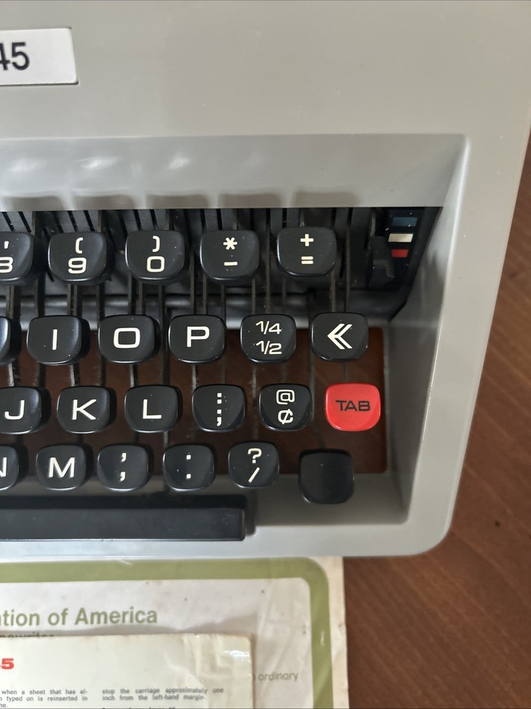 Olivetti Studio 45 Manual Typewriter with Case Made In Spain Tested Working