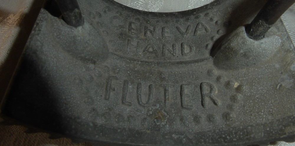 Vintage Geneva Hand Fluting Iron