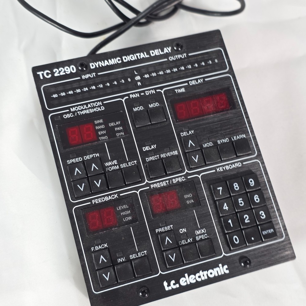 TC Electronic TC2290-DT Dynamic Digital Delay Desktop Controller with USB Black