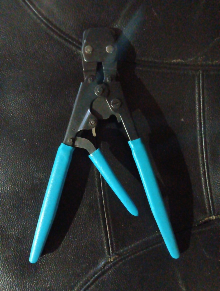 Sharkbite Pex Clamp Tool 3/8" - 1" (865895