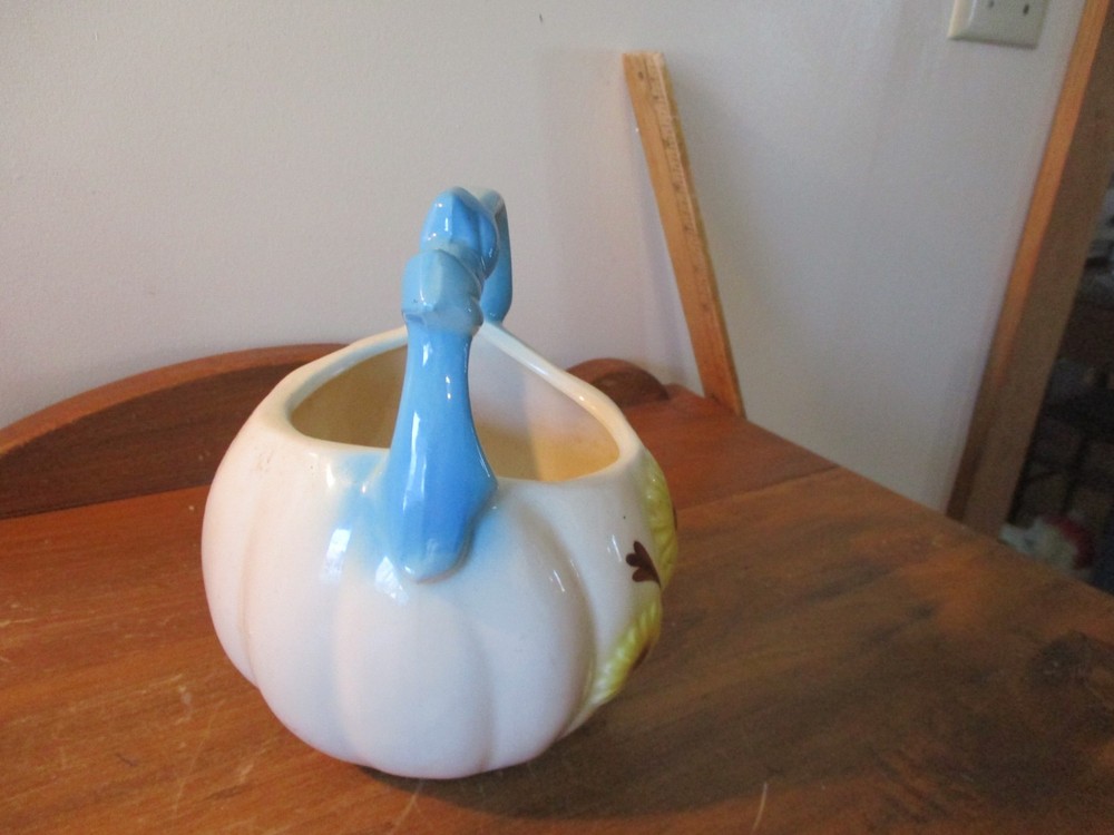 VINTAGE HULL #79 SUNGLOW DAISY BLUE HANDLE POTTERY BASKET