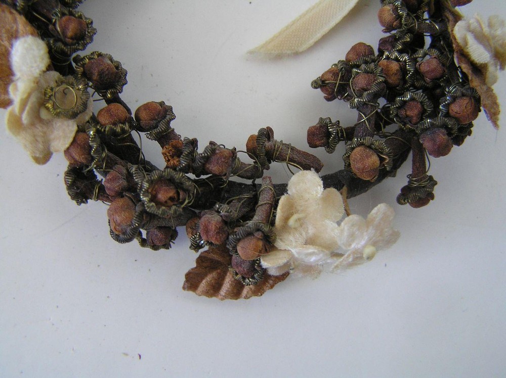 Victorian small Clove wreath satchet
