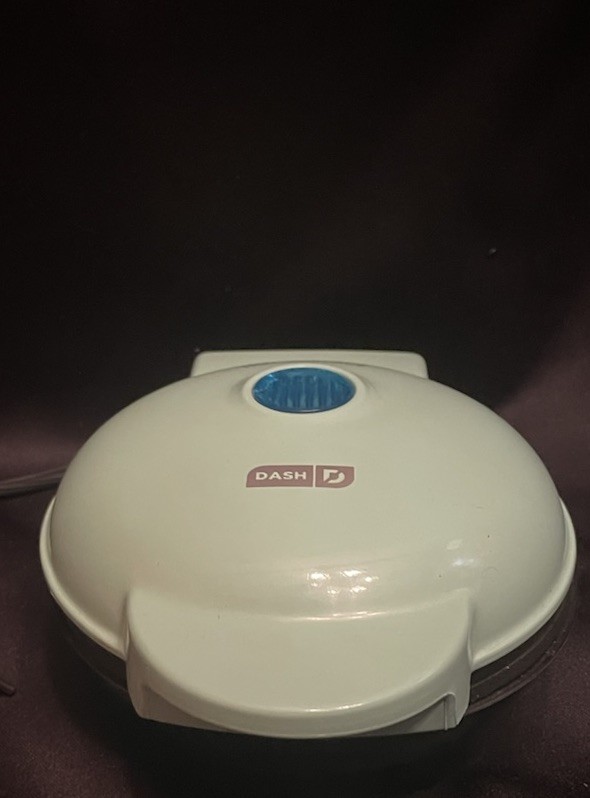 Dash Mini Non-Stick Cooking Surface Mini 4" Waffle Maker Snowman Design