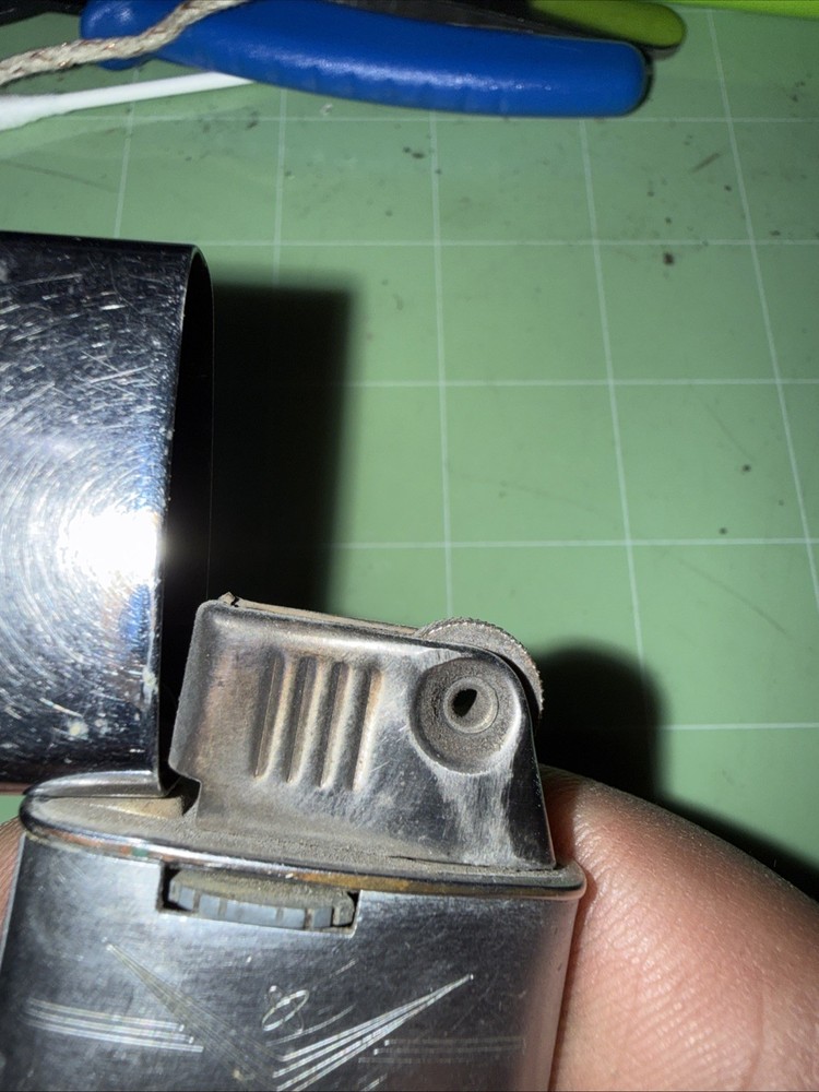 Vintage 1960’s Ronson Lighter With Chevron Atomic Design