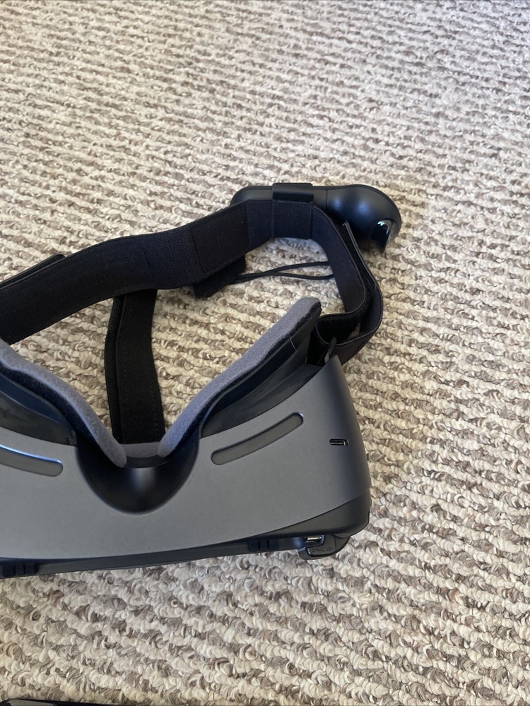 Samsung SMR324 Gear VR with Controller - Black