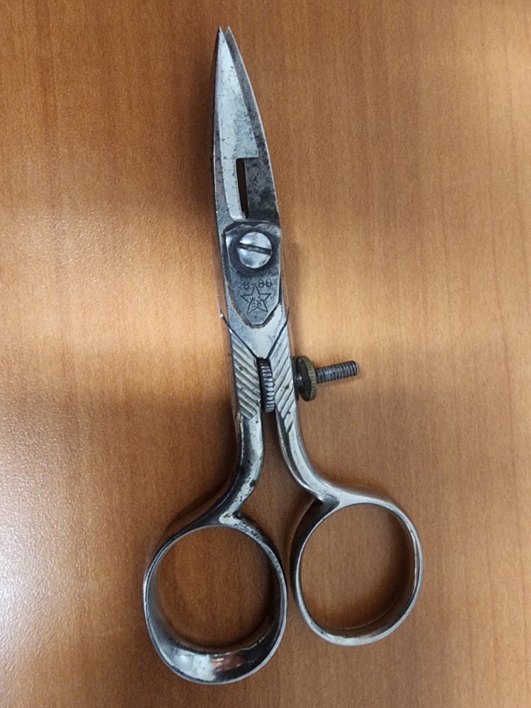 Vintage Button Hole Scissors
