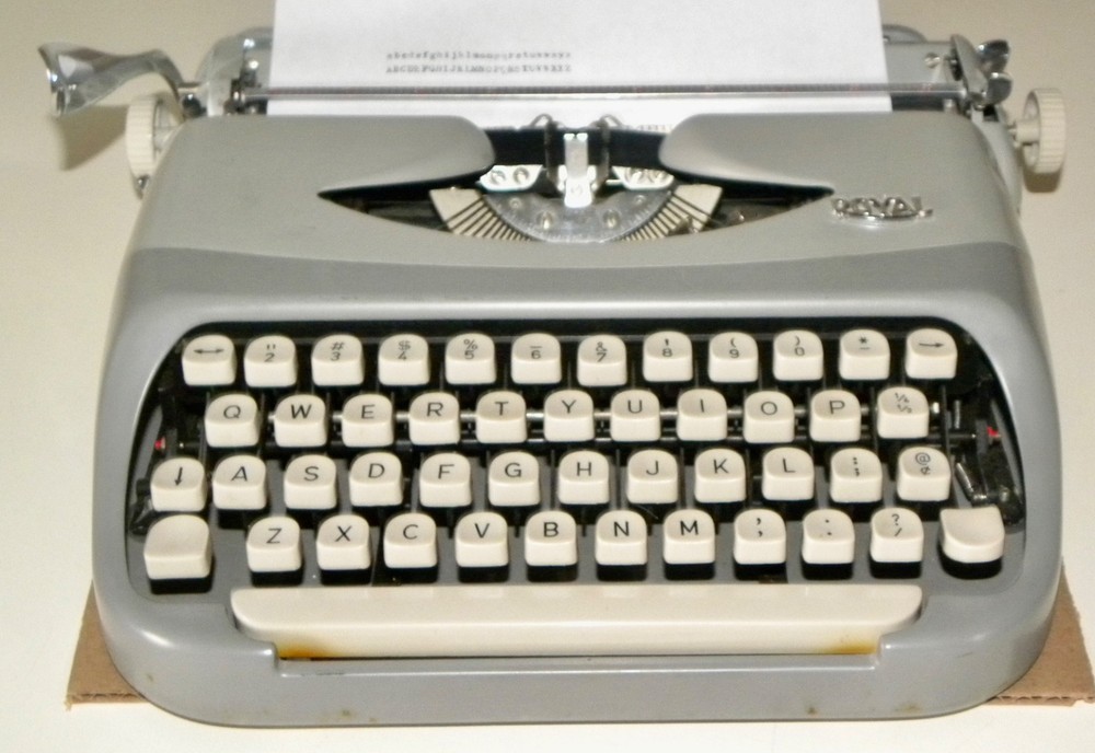 c.1960's ROYAL ROYALITE Typewriter (Grey) w/ Case & Instructions ~ Needs TLC