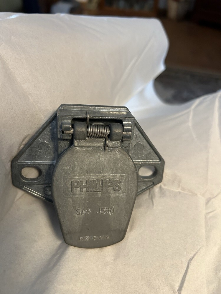 PHILLIPS 15-720 TRAILER 7 Wire SOCKET PLUG