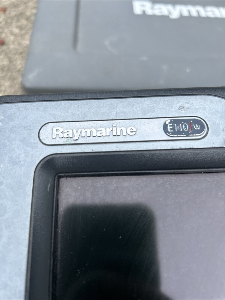 Raymarine E140w Widescreen HybridTouch Chartplotter Multifunction Display READ!!