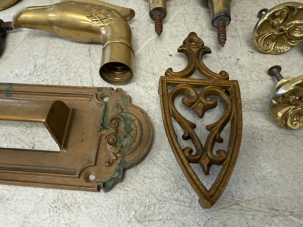 VINTAGE DRAWER PULLS, HARDWARE, DOOR KNOCKER MIXED LOT