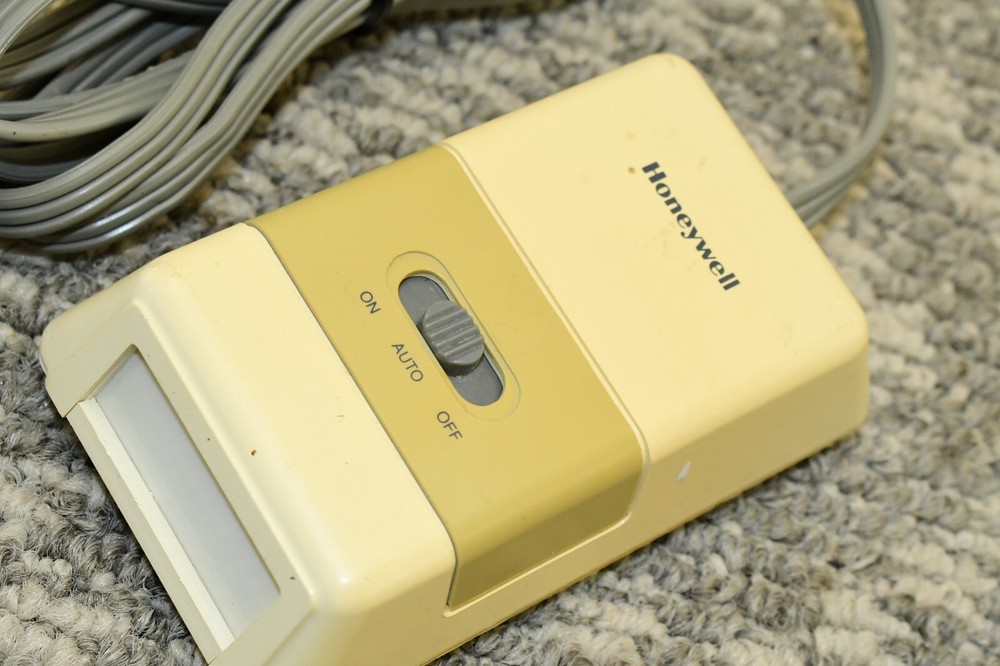 Honeywell Motion Activated Control - Model CL850D-1002, Light Lamp Control