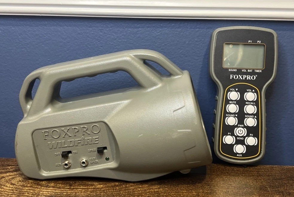 FOXPRO Wildfire Electronic Predator Game Call Used Excellent Working w/ Remote