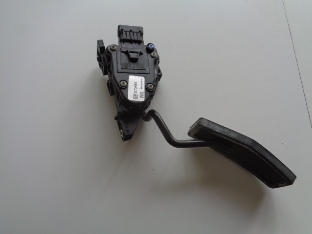 2003 - 2005 Saturn L series Accelerator Pedal