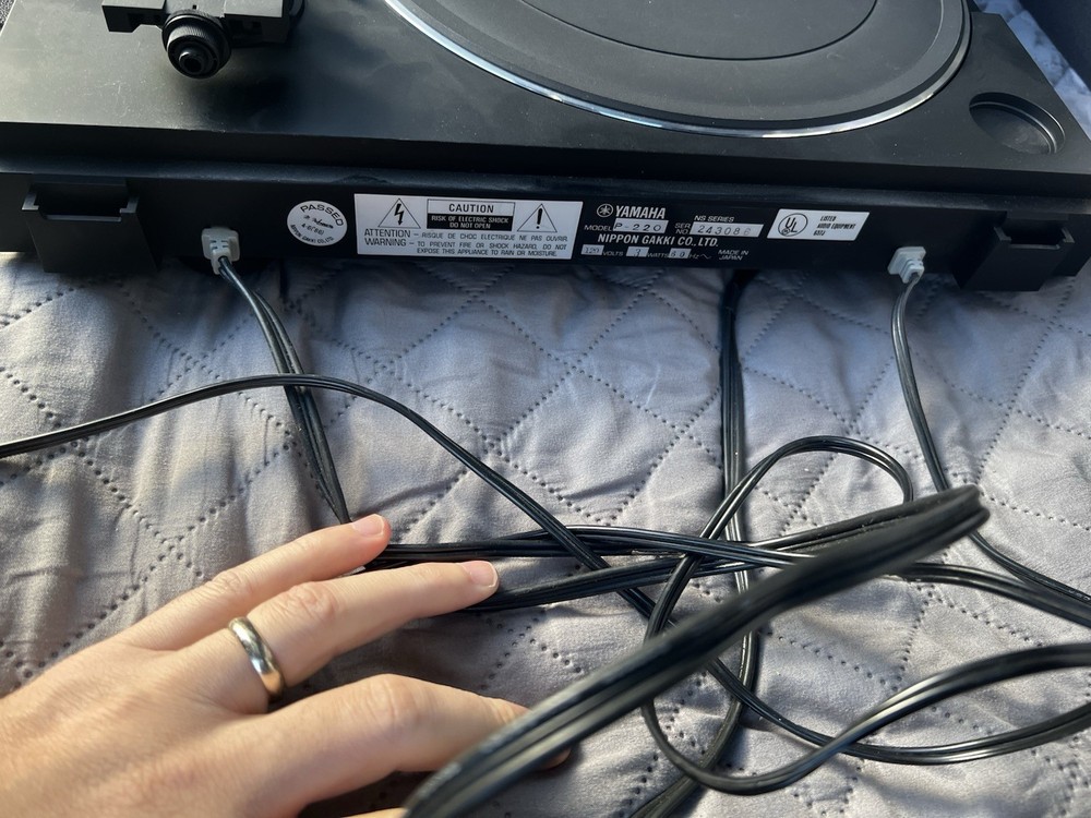 Yamaha Semi-Automatic Turntable P-220 - Read